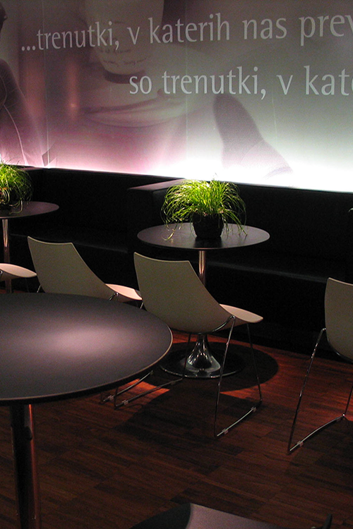 Ime projekta in lokacija: CAFFE INN, Kranj, Avtor: Marjeta Černe u.d.i.a, Bor Ivačič u.d.i.a.